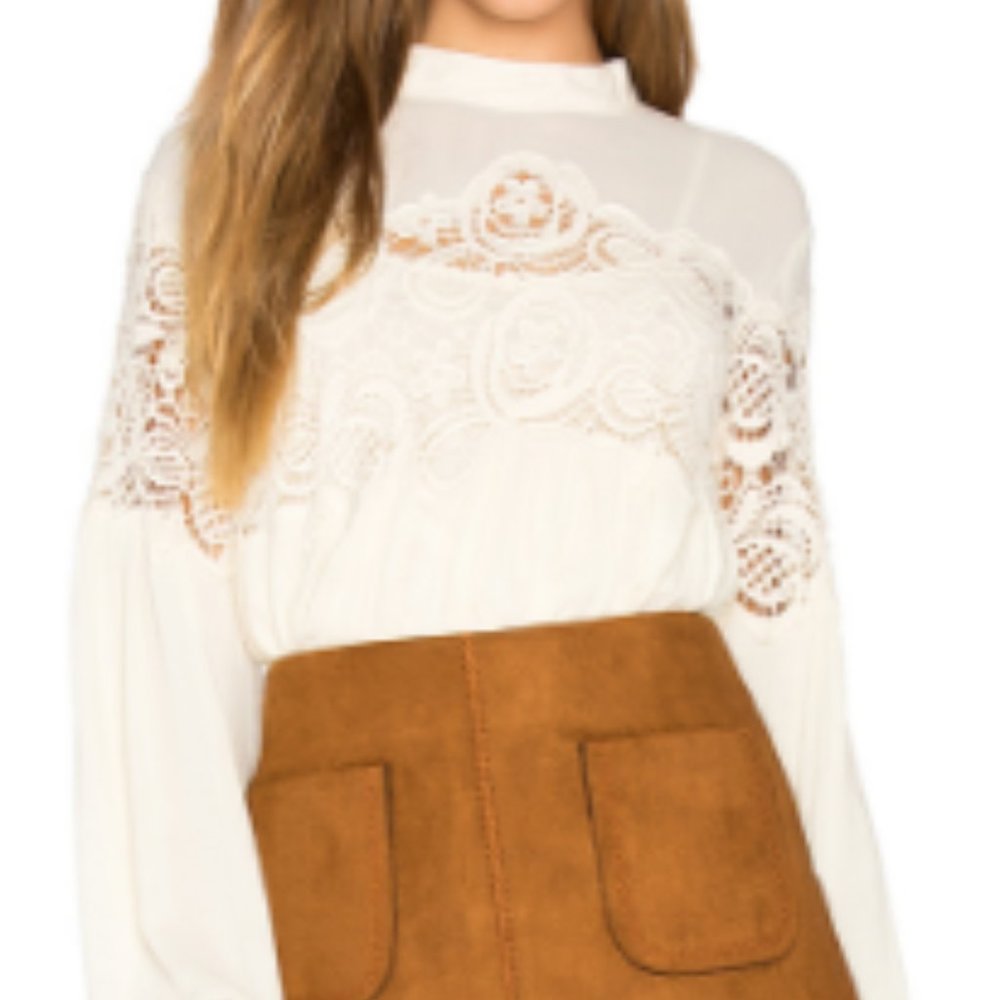 DELANEY LACE TRIMMED TOP IN OFF WHITE